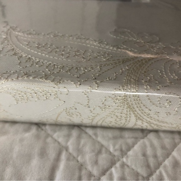 NWT Beautiful Wedding Photo Album With Decorative Stitching Accents - Picture 5 of 9
